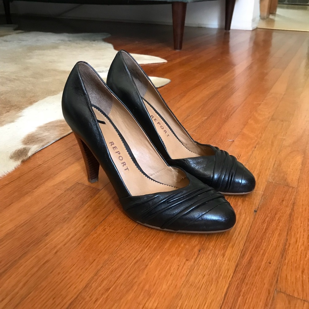 Beautiful black Report pumps size 8.5